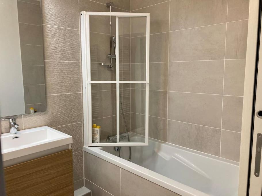 Апартаменты Quai Sud - Gare, 100 M2, Parking, Wifi, Superette, Lave Linge Анже Экстерьер фото